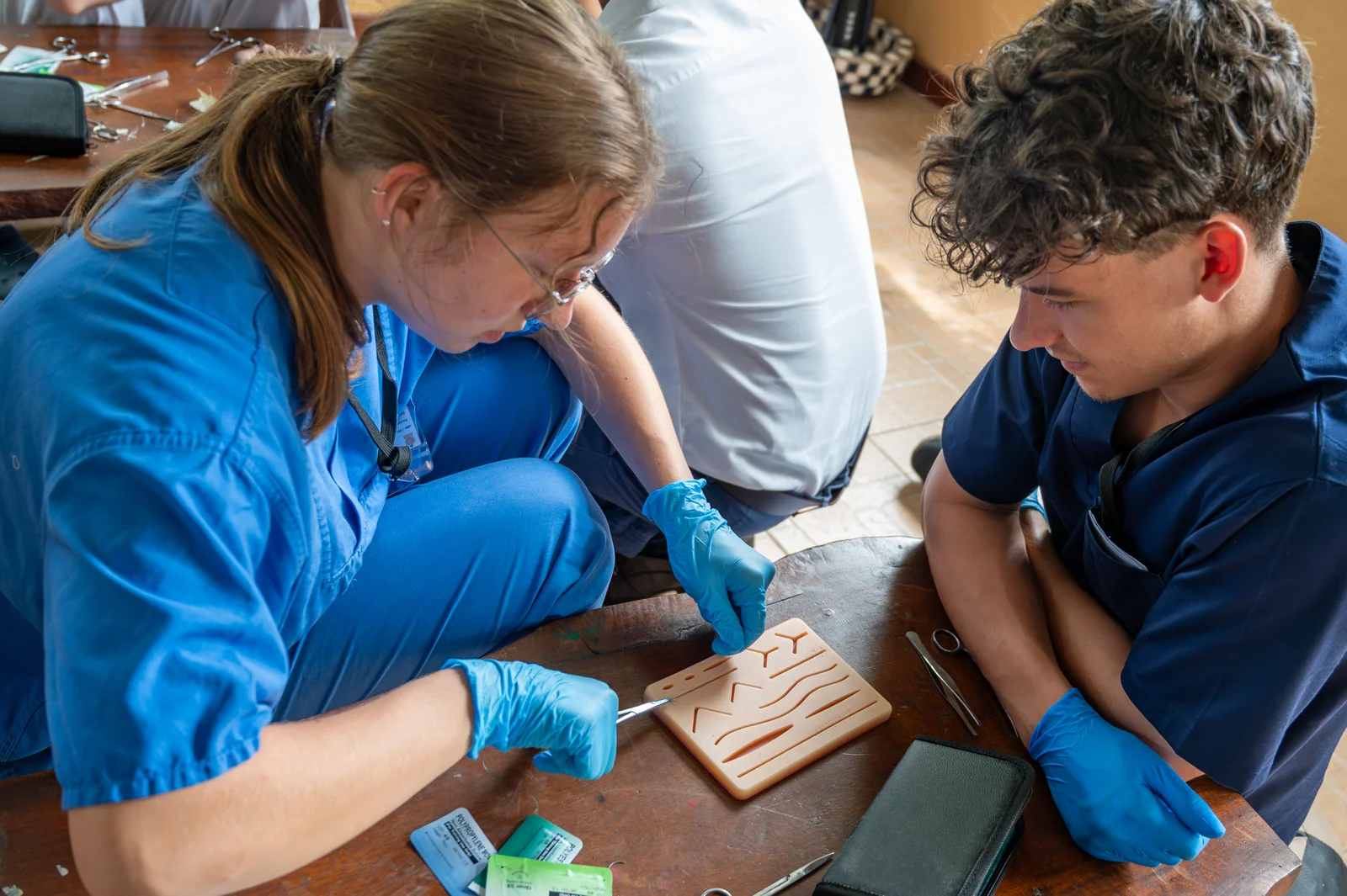 Showing medical students discussing problem